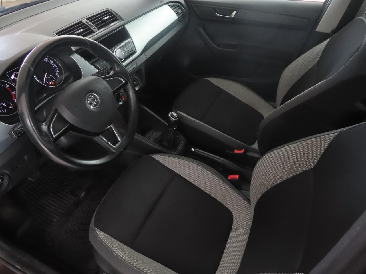 2015 Škoda FABIA - 31