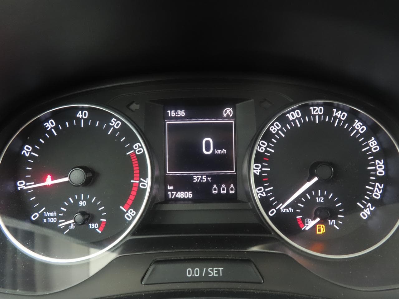 2015 Škoda FABIA - 33