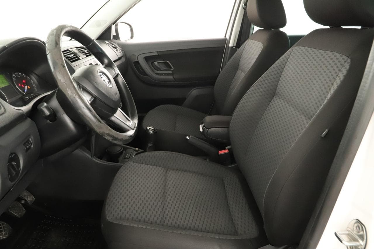 2014 Škoda FABIA - 16