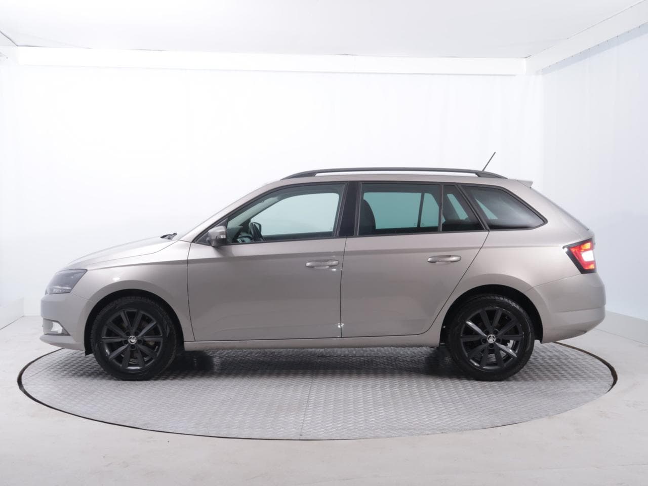2016 Škoda FABIA - 4