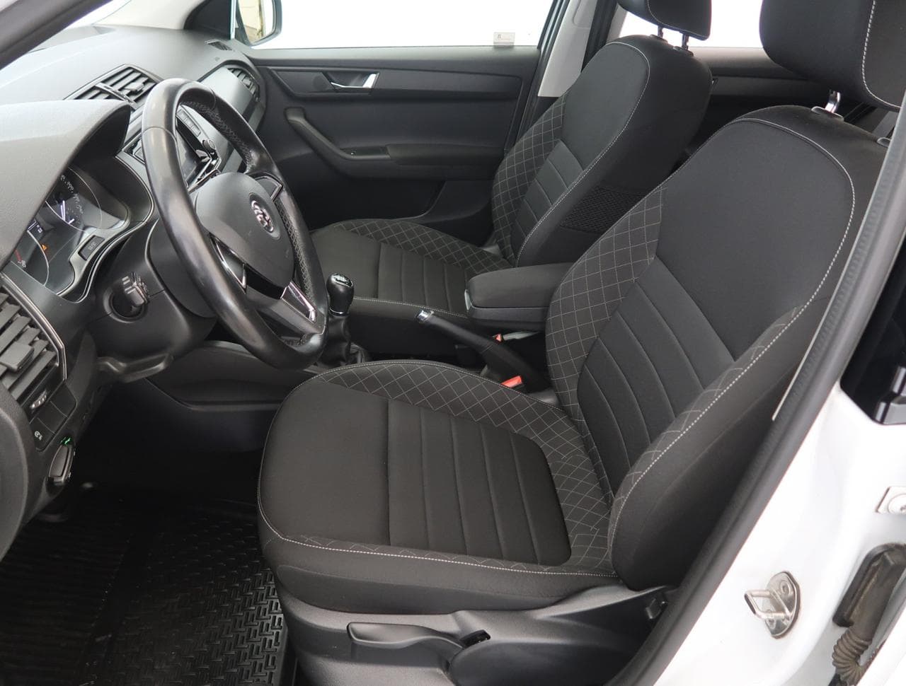 2015 Škoda FABIA - 16