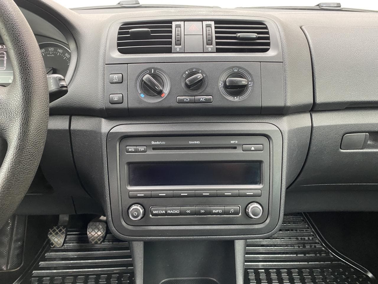 2011 Škoda FABIA - 12