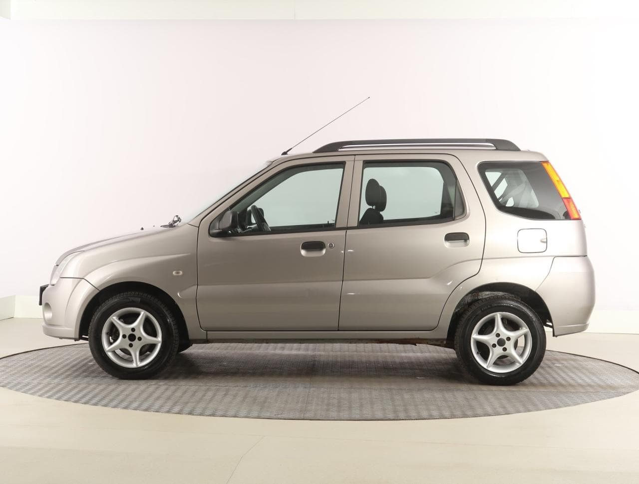 2004 Suzuki IGNIS - 4