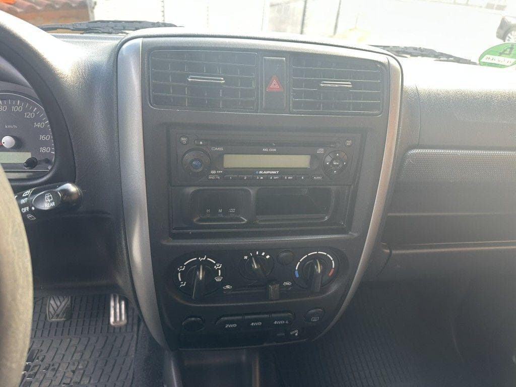 2006 Suzuki Jimny - 11