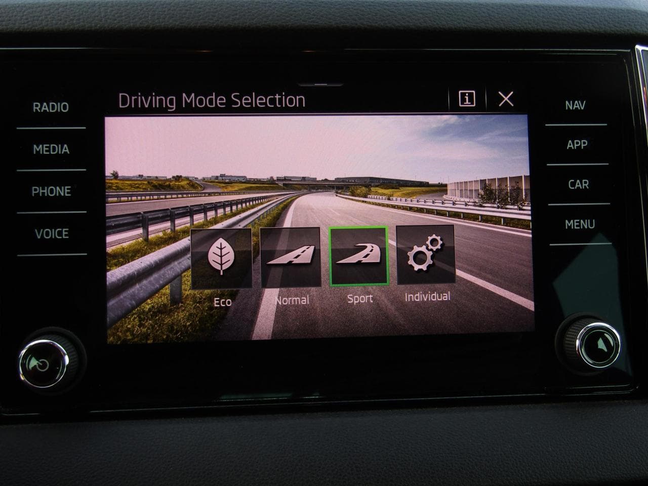 2022 Škoda Karoq - 20