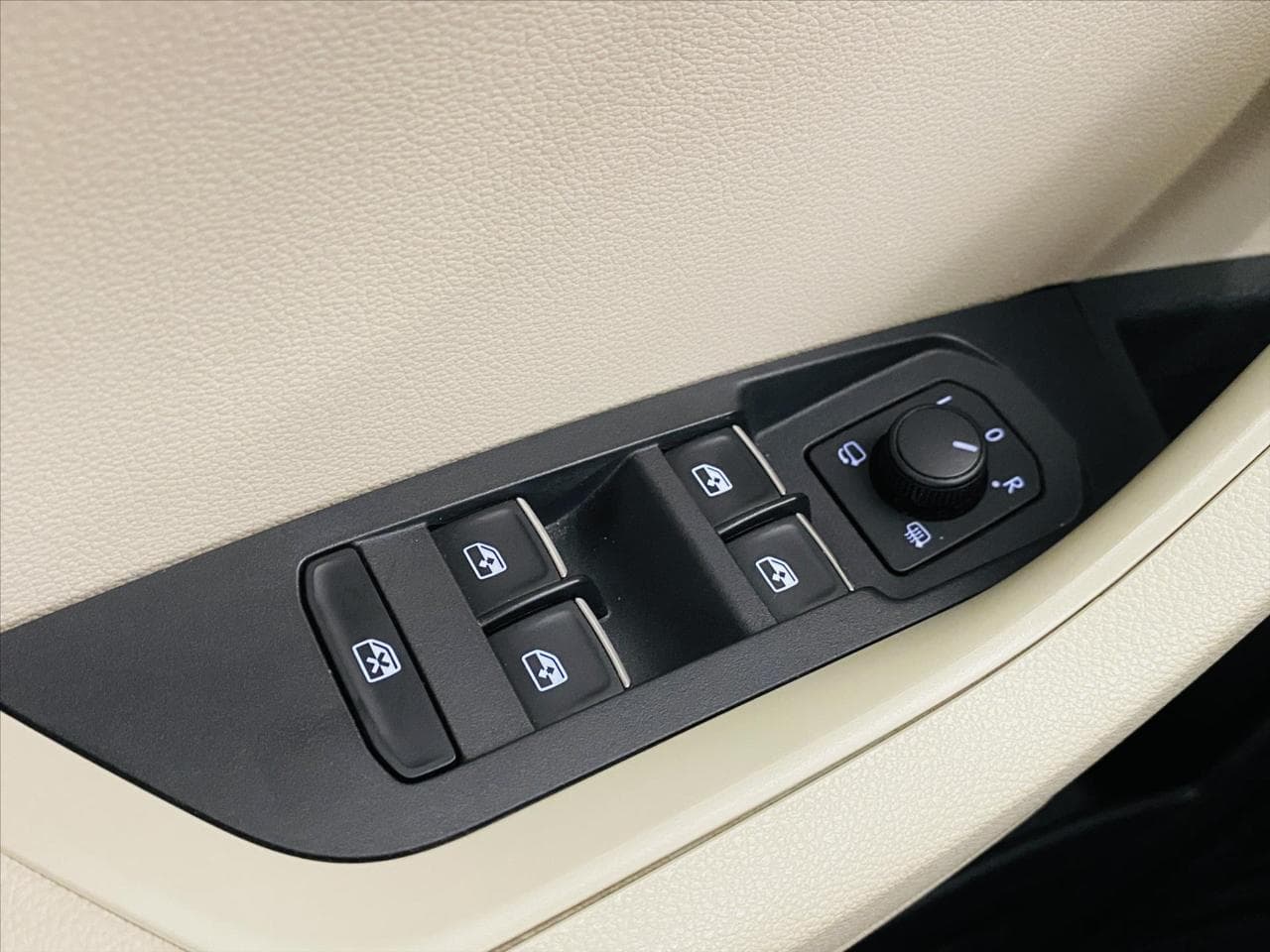 2017 Škoda Karoq - 35