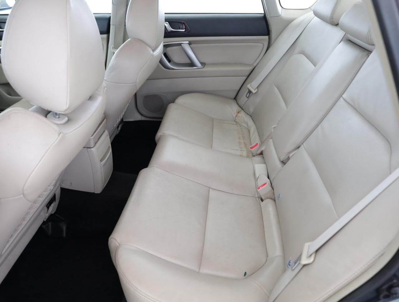 2010 Subaru LEGACY - 23