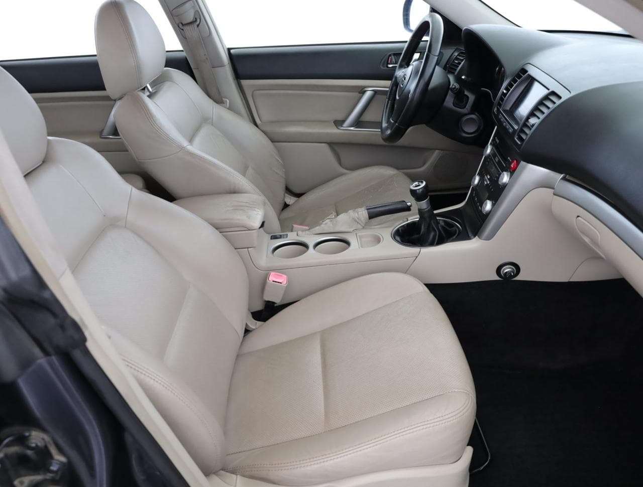 2010 Subaru LEGACY - 19
