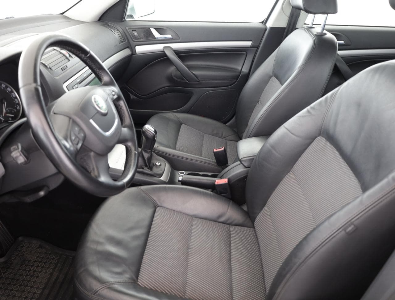 2011 Škoda Octavia - 13