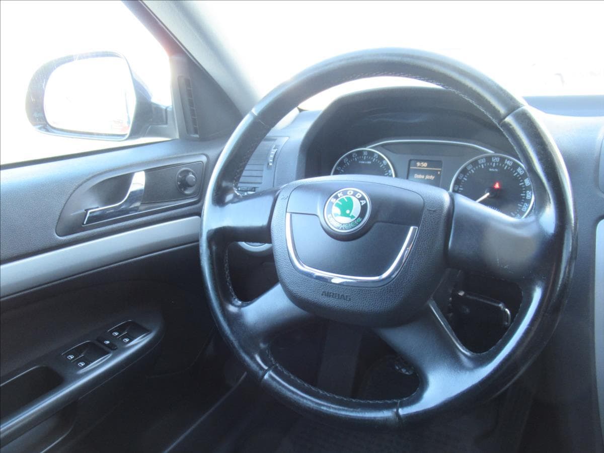 2011 Škoda Octavia - 13