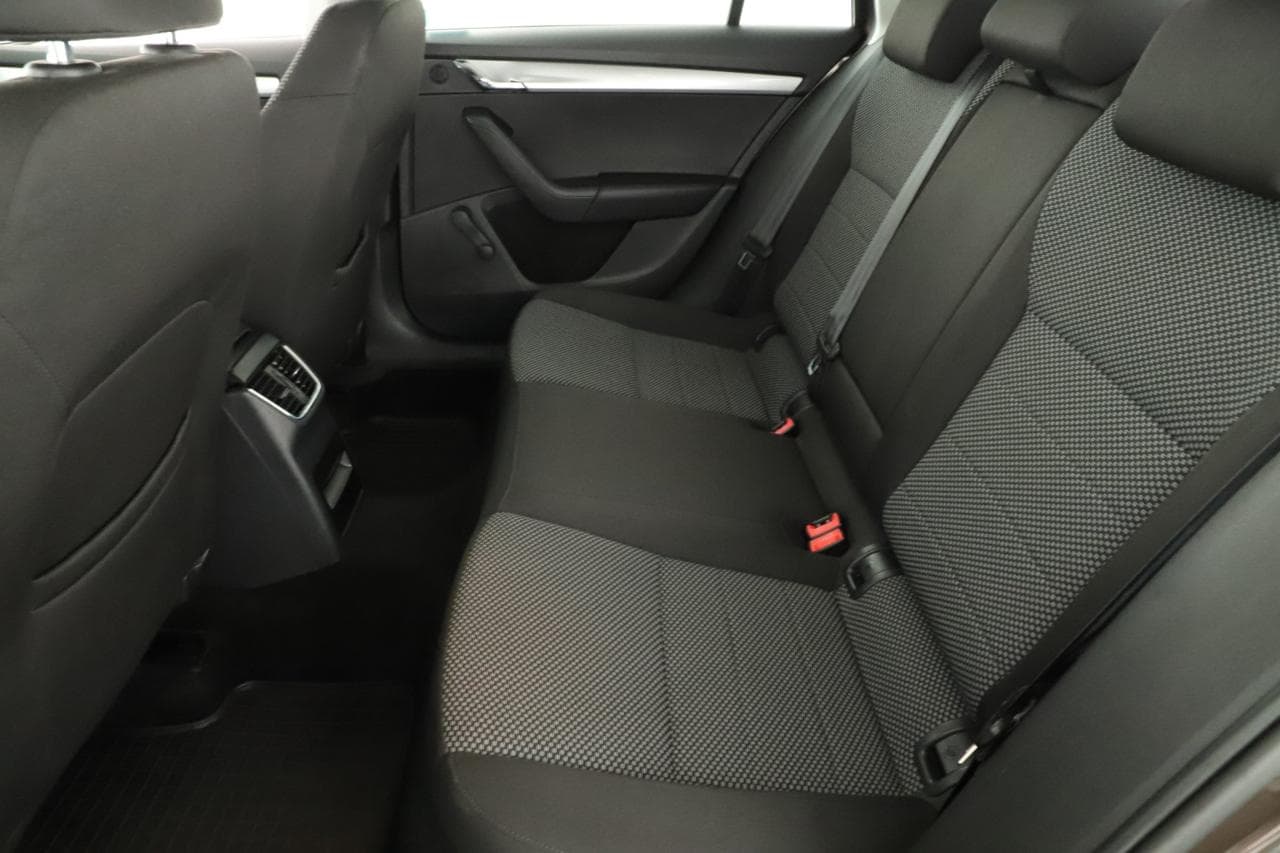 2015 Škoda Octavia - 12