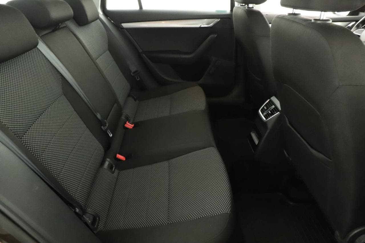 2015 Škoda Octavia - 11