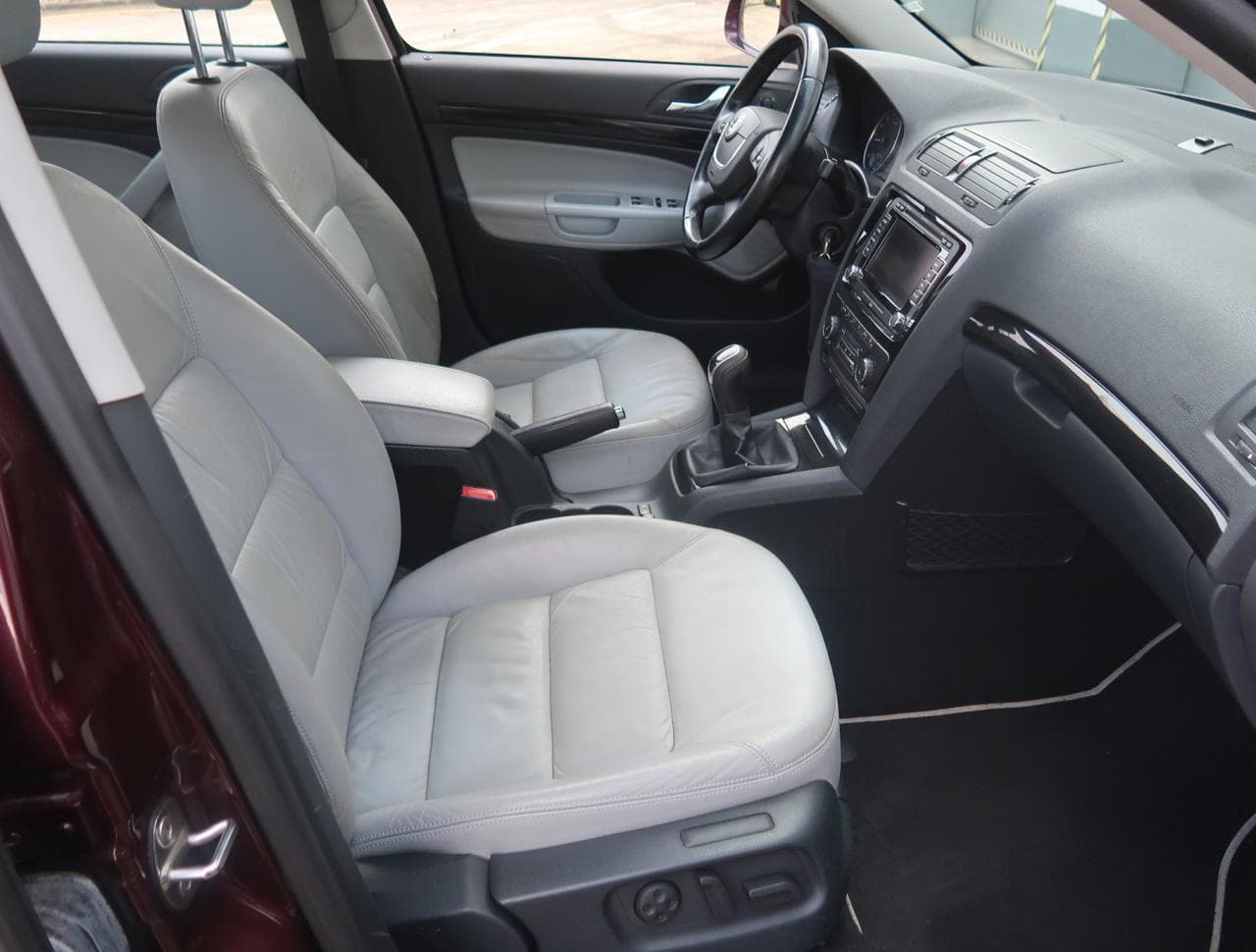 2011 Škoda Octavia - 12