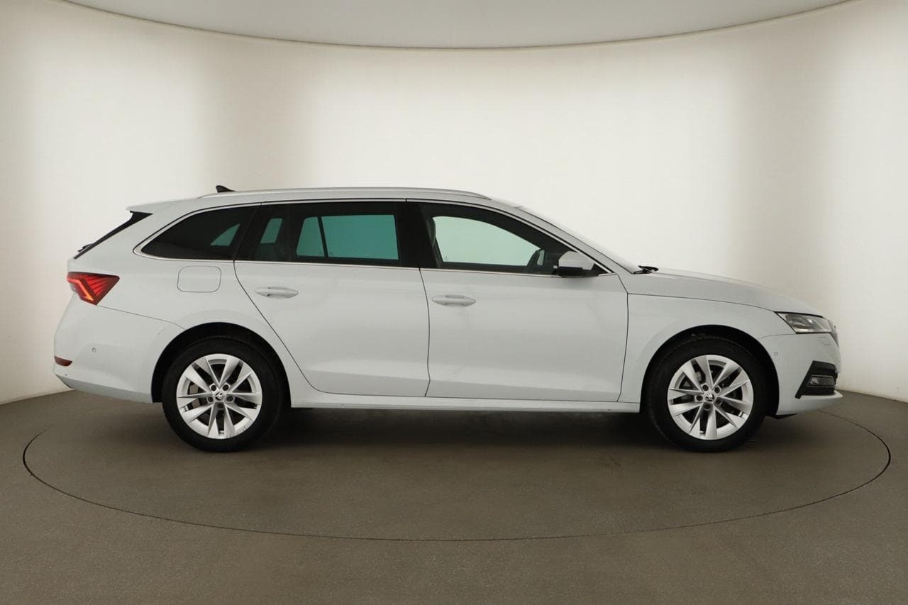 2023 Škoda Octavia - 8