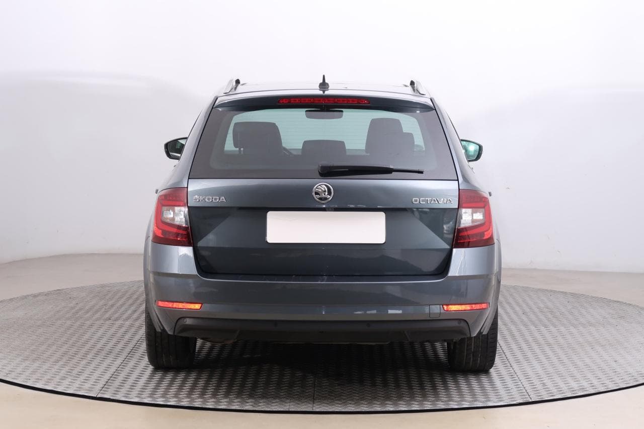 2020 Škoda Octavia - 11