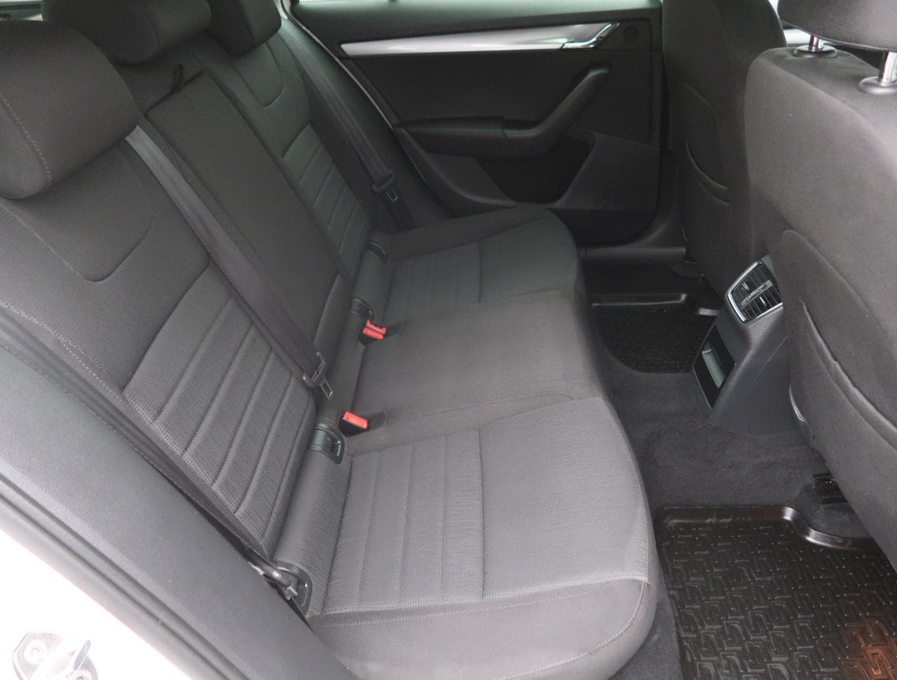 2015 Škoda OCTAVIA - 24
