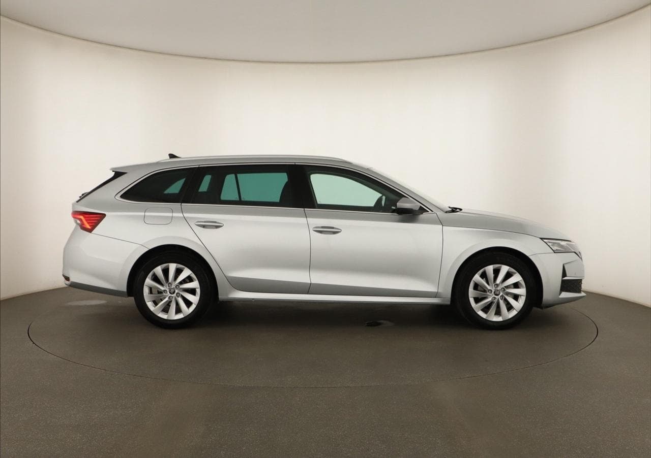 2025 Škoda OCTAVIA - 8