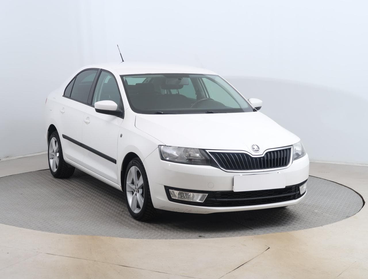 Škoda Rapid 1.6 TDI 77kW hatchback