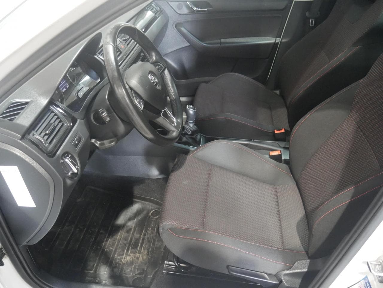 2014 Škoda RAPID - 15