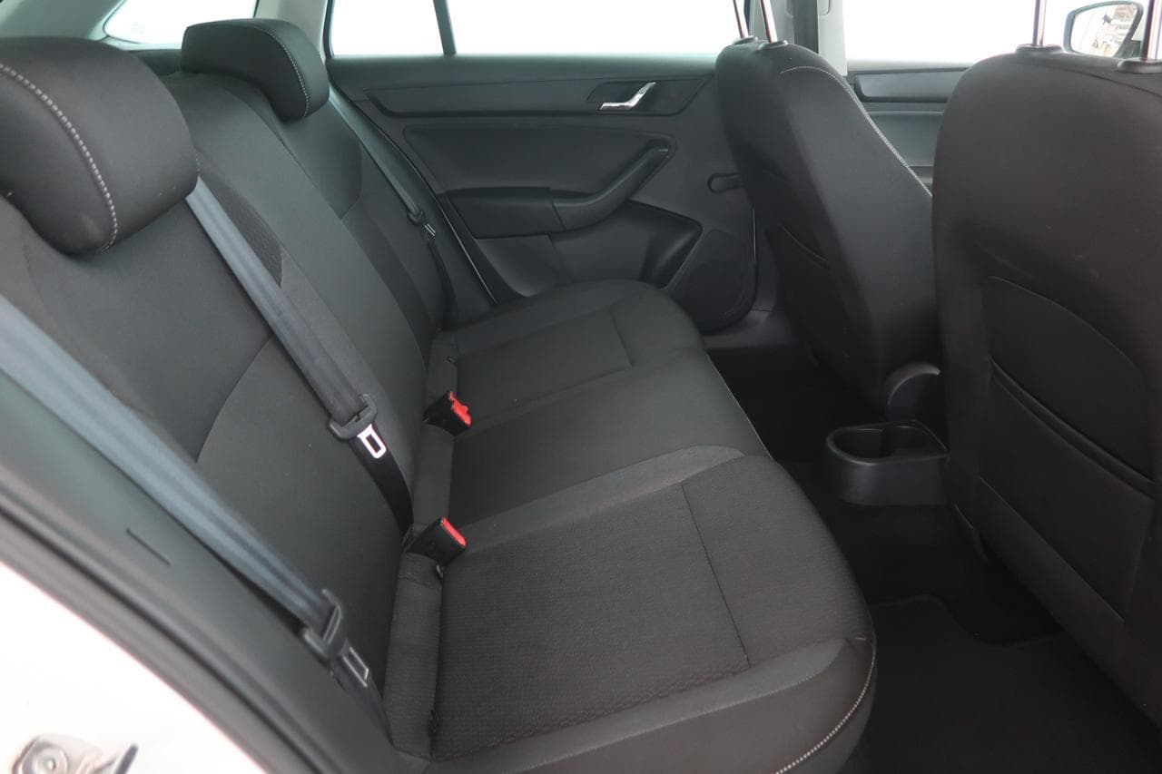 2014 Škoda RAPID - 12