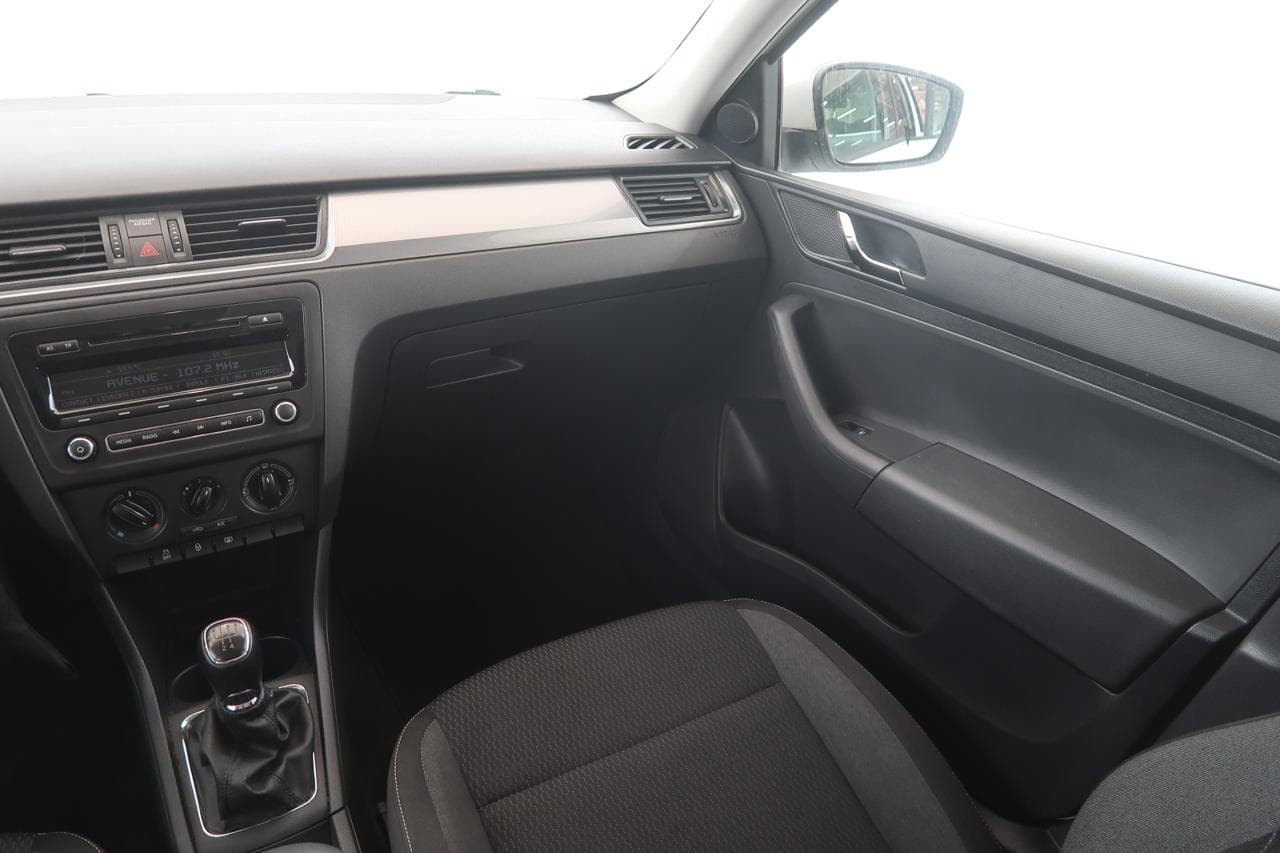 2014 Škoda RAPID - 11