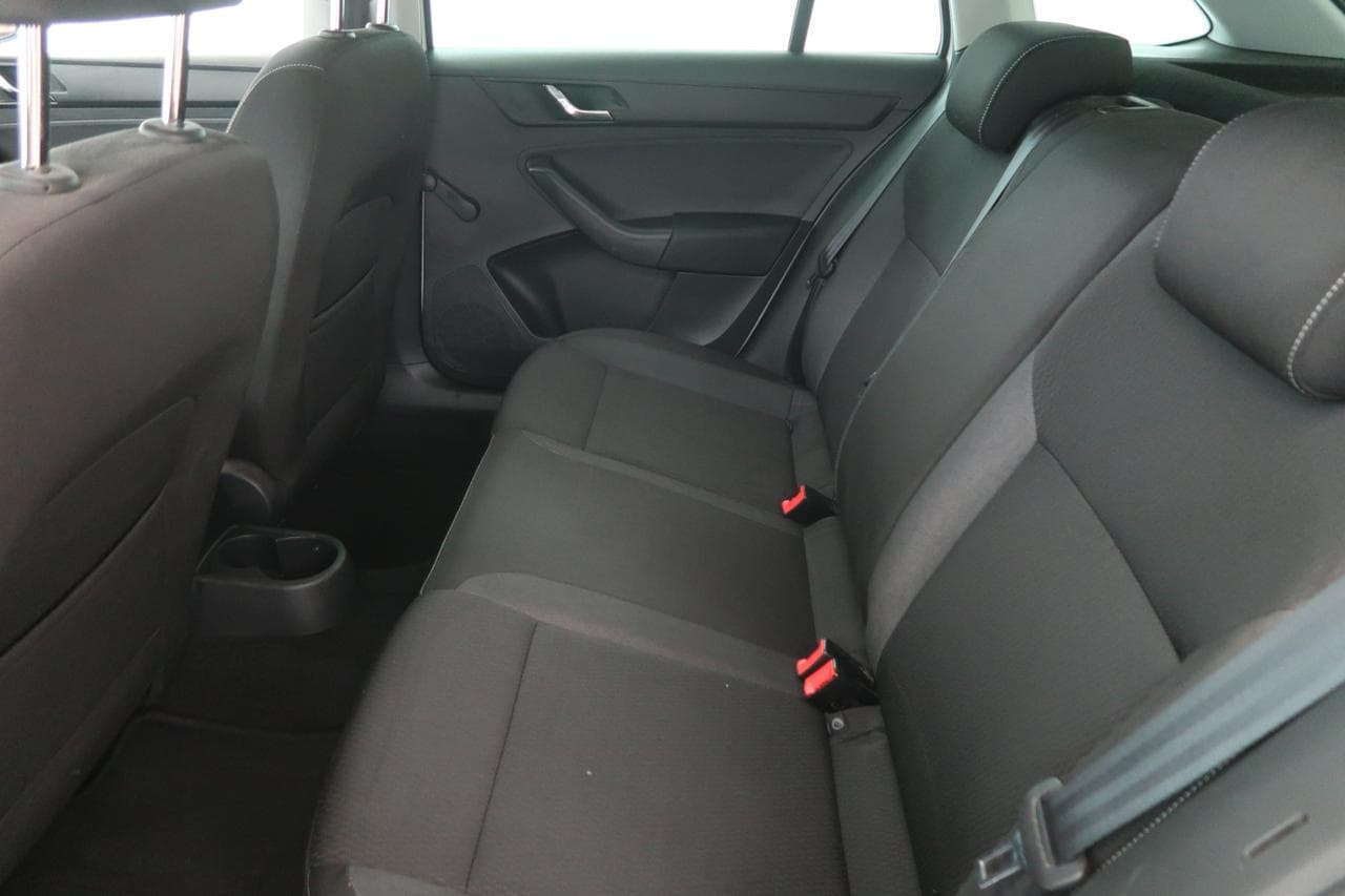 2014 Škoda RAPID - 15