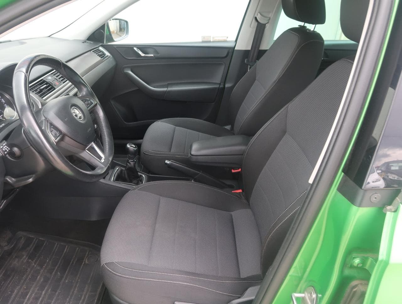 2015 Škoda RAPID - 16