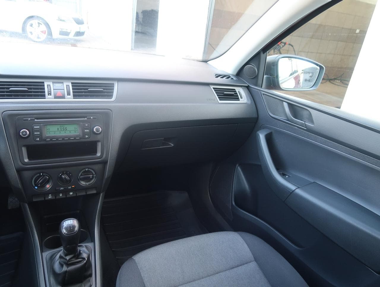 2014 Škoda RAPID - 11