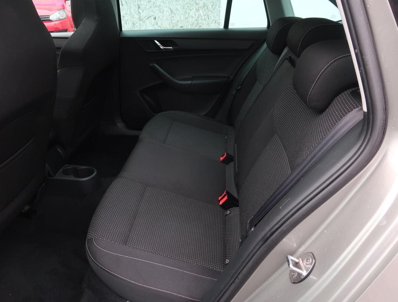 2014 Škoda RAPID - 15