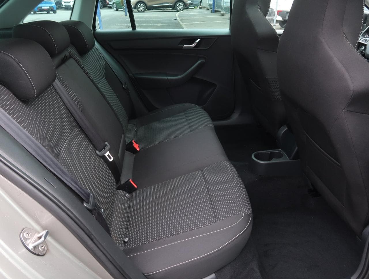 2014 Škoda RAPID - 13