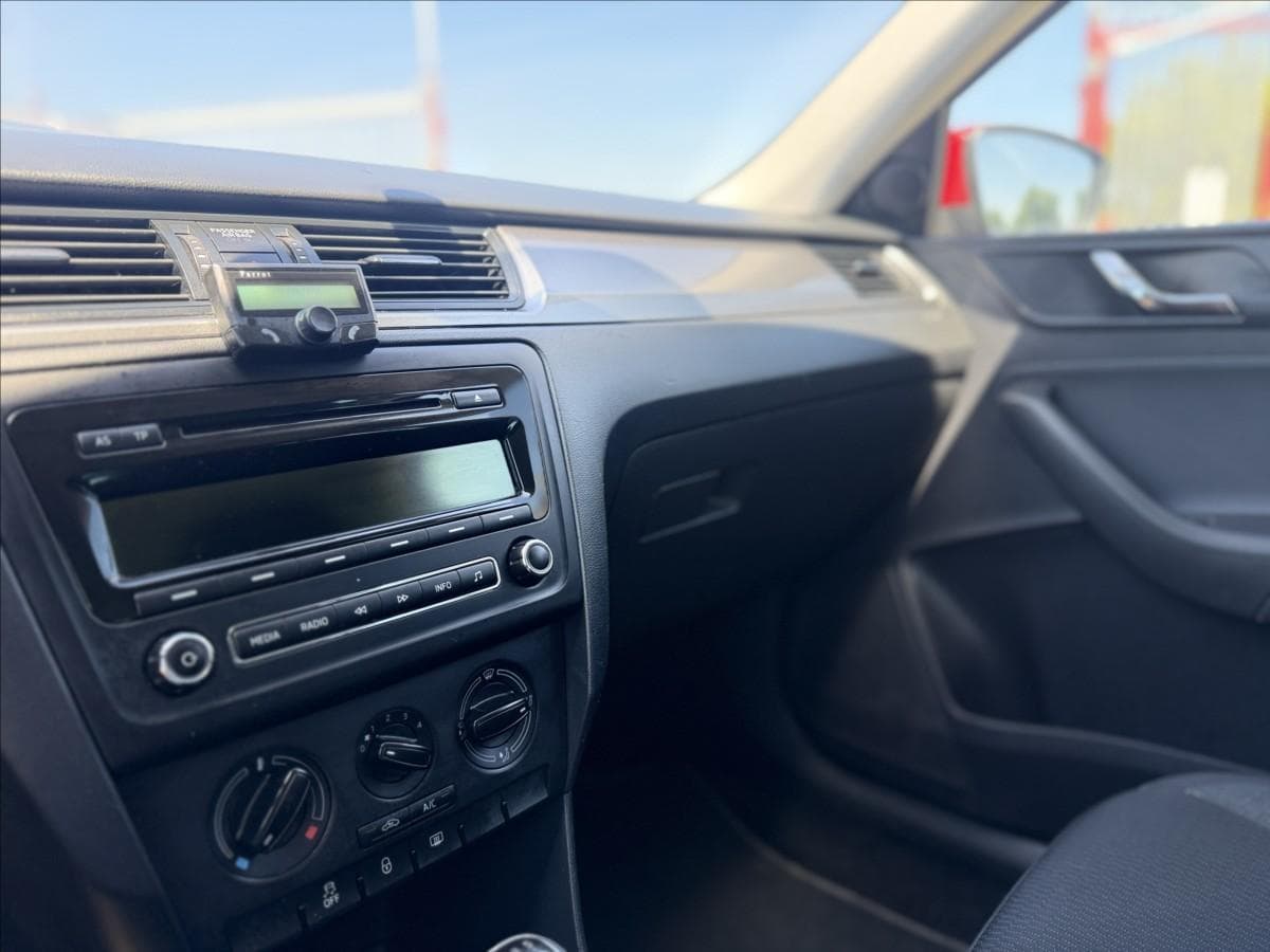 2014 Škoda RAPID - 14