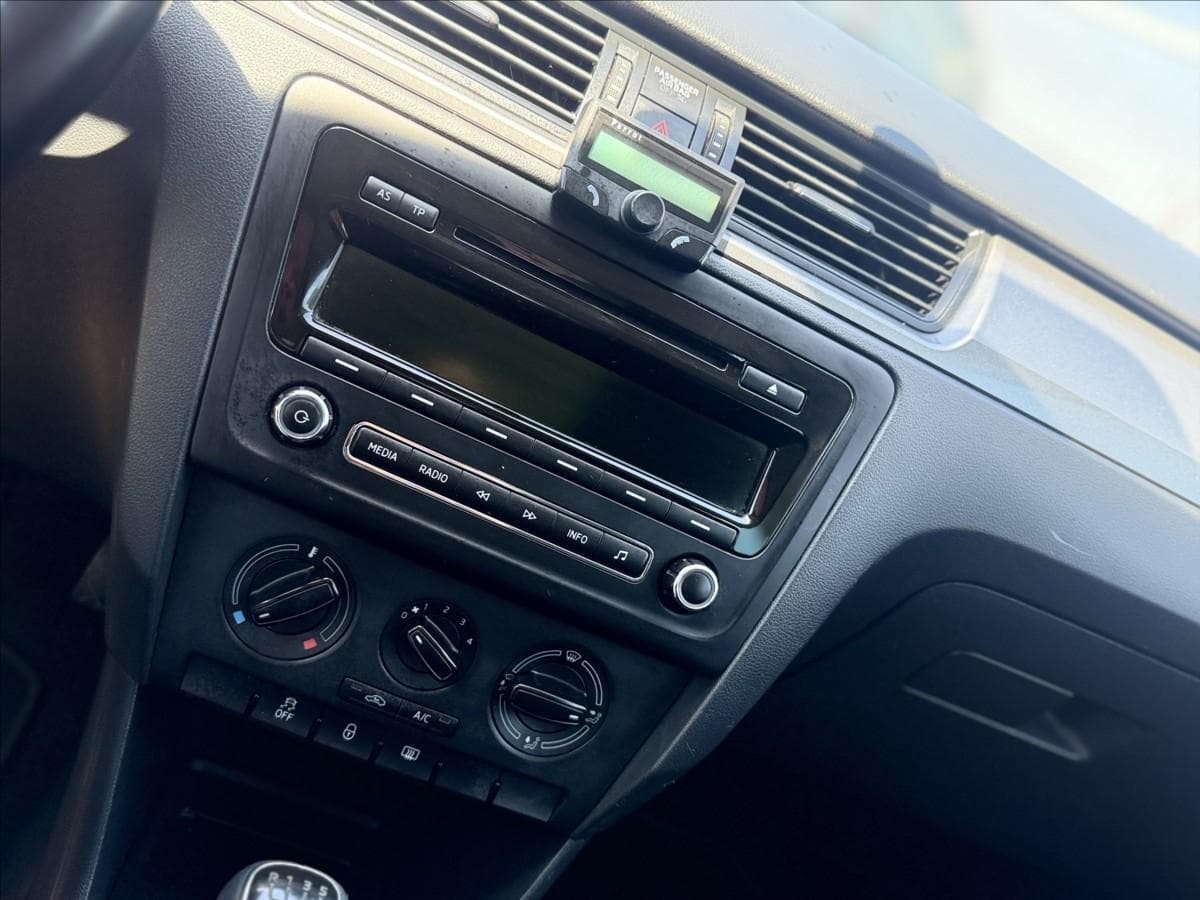 2014 Škoda RAPID - 16