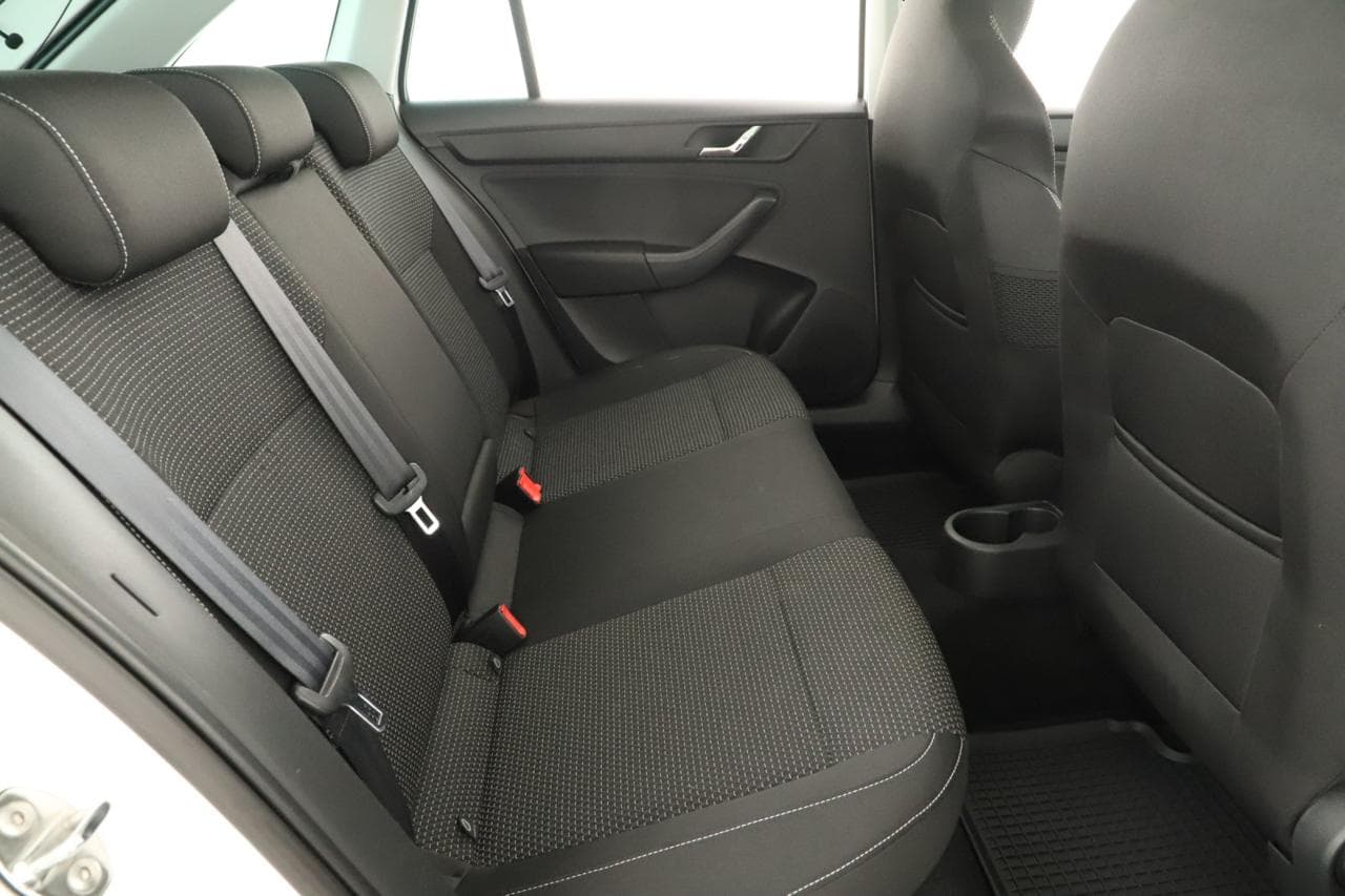 2014 Škoda RAPID - 11
