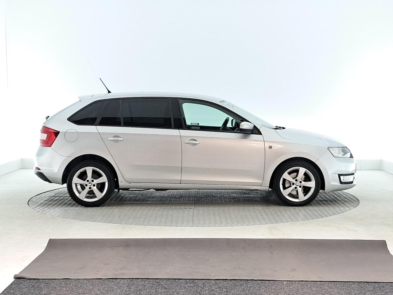 2015 Škoda RAPID - 11