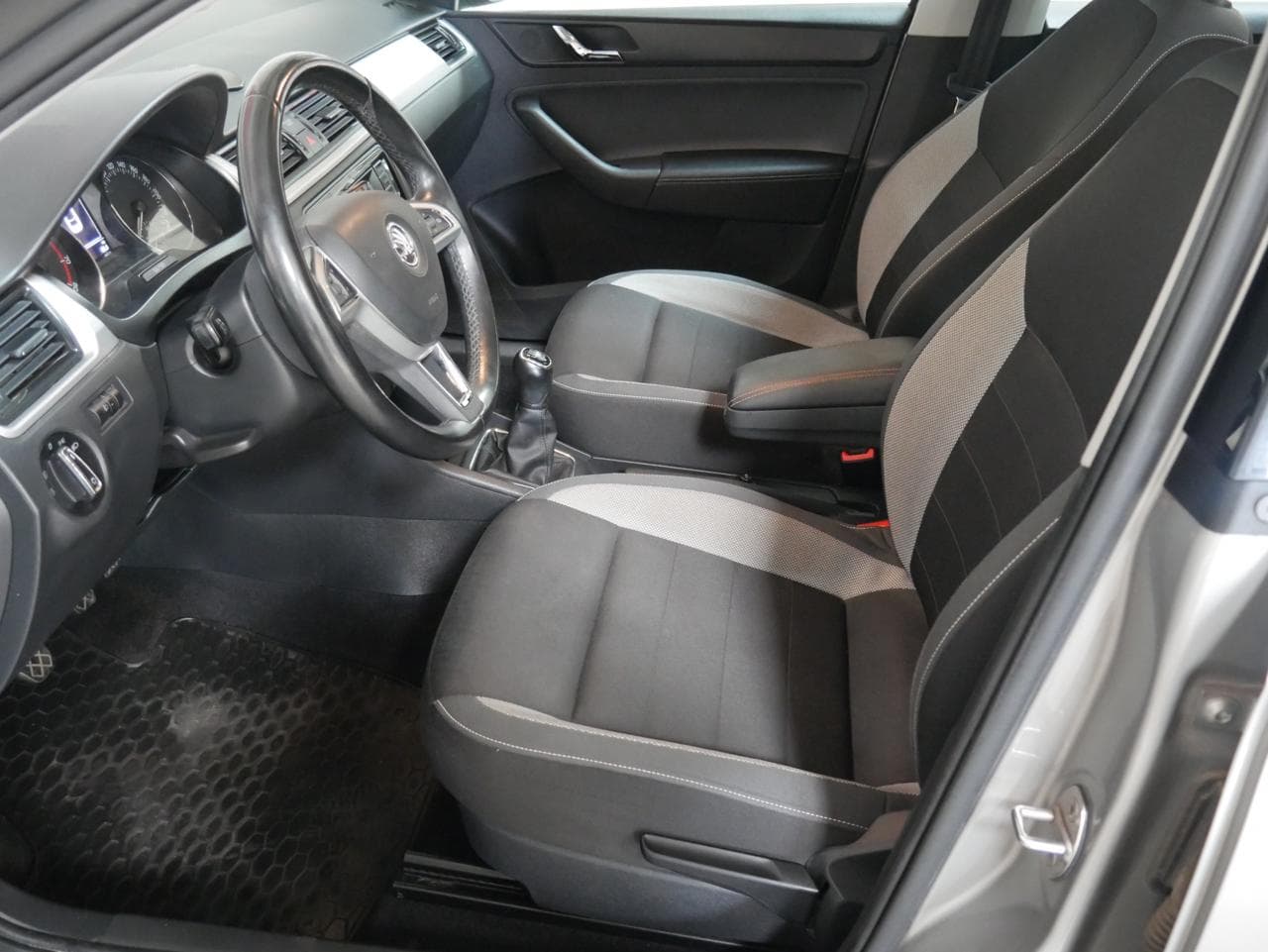 2017 Škoda RAPID - 14