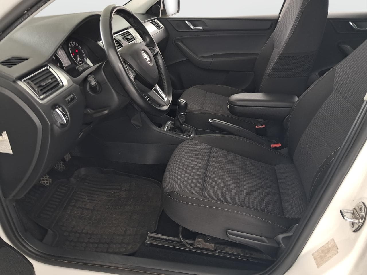 2014 Škoda RAPID - 16