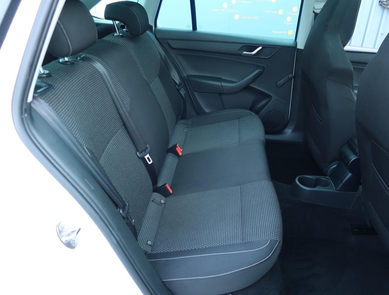 2014 Škoda RAPID - 13