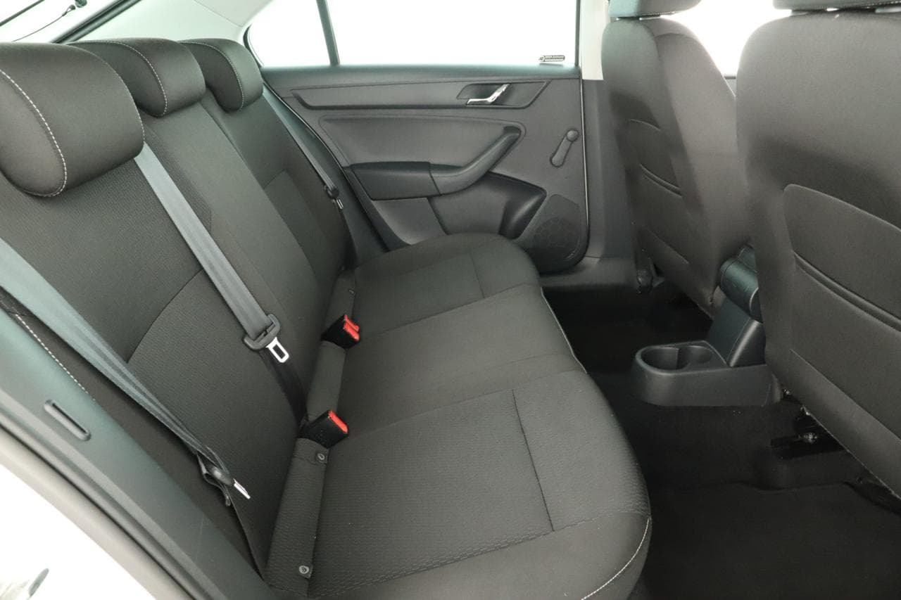 2013 Škoda RAPID - 11