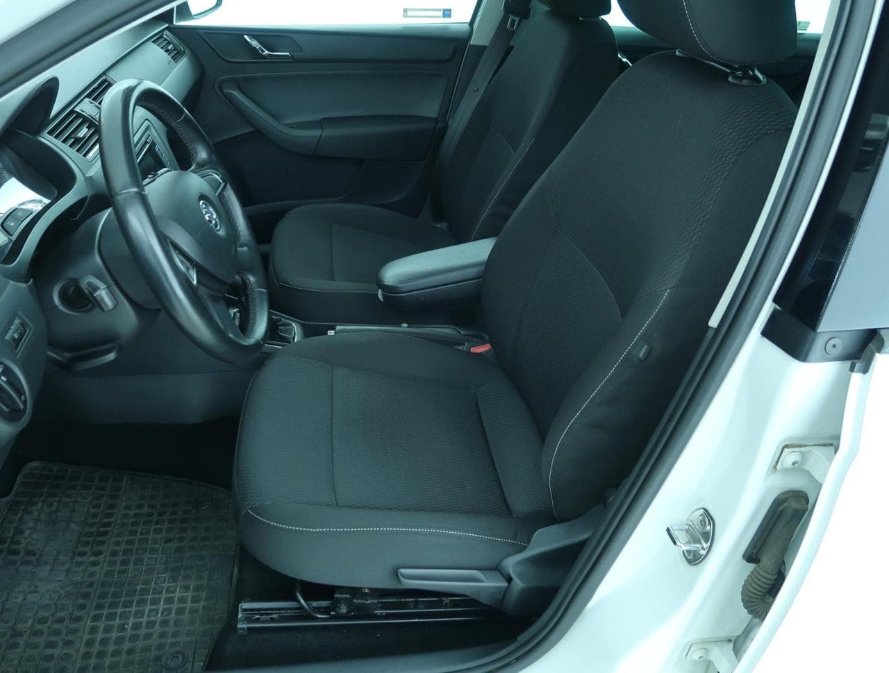 2013 Škoda RAPID - 16