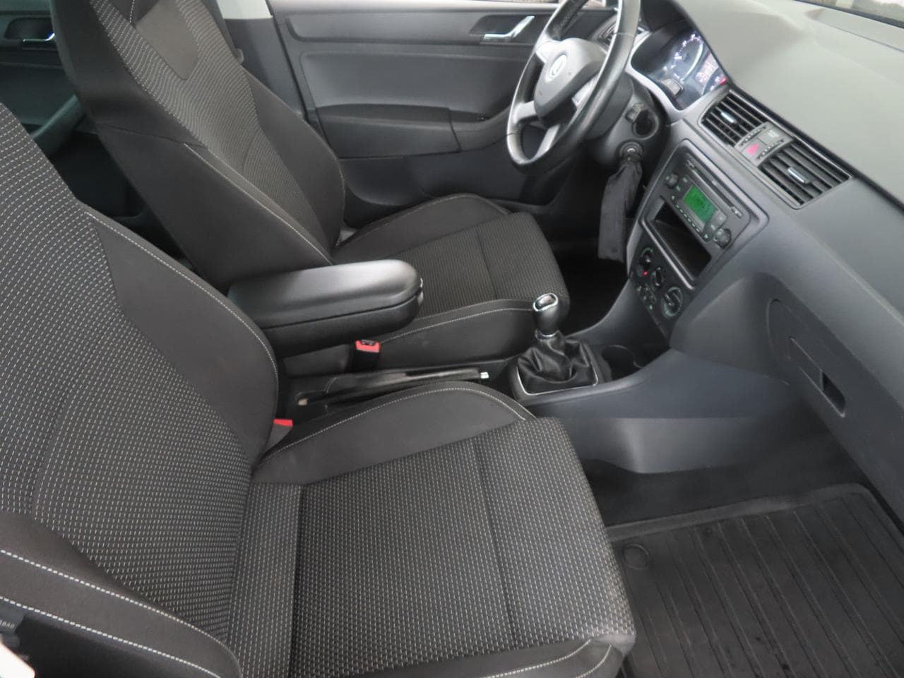 2012 Škoda RAPID - 12