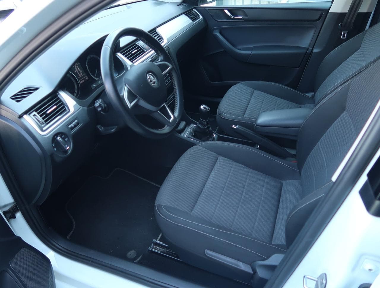2015 Škoda RAPID - 16