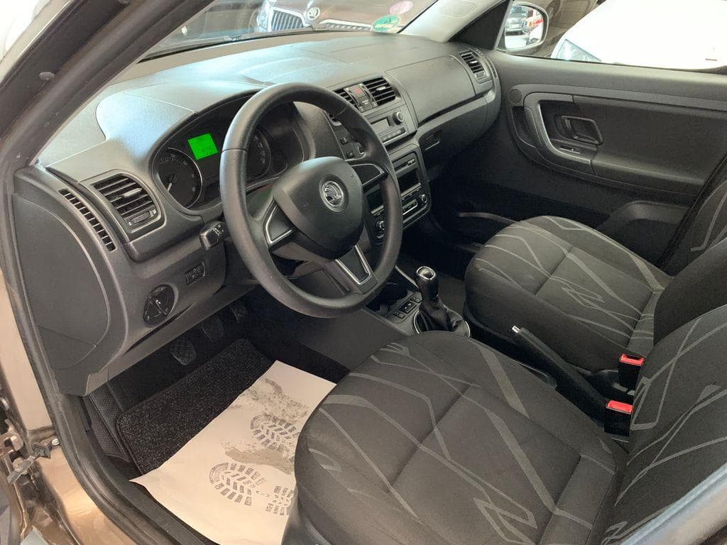 2014 Škoda Roomster - 25