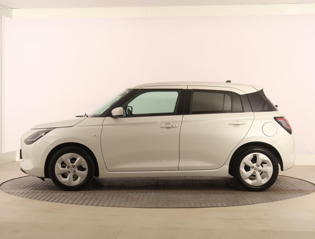 2025 Suzuki SWIFT - 4