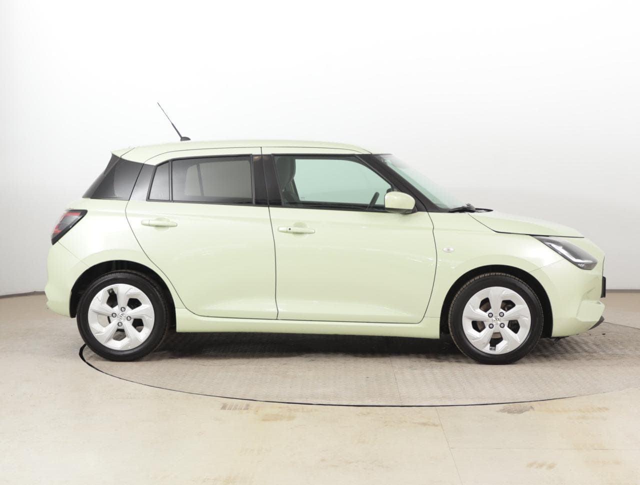 2025 Suzuki SWIFT - 8