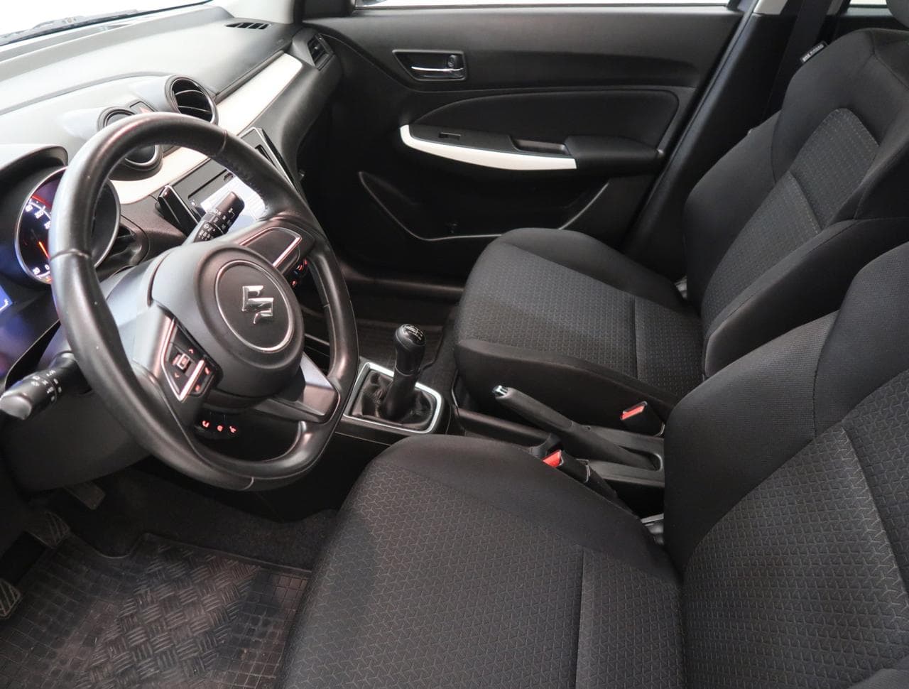 2018 Suzuki SWIFT - 16