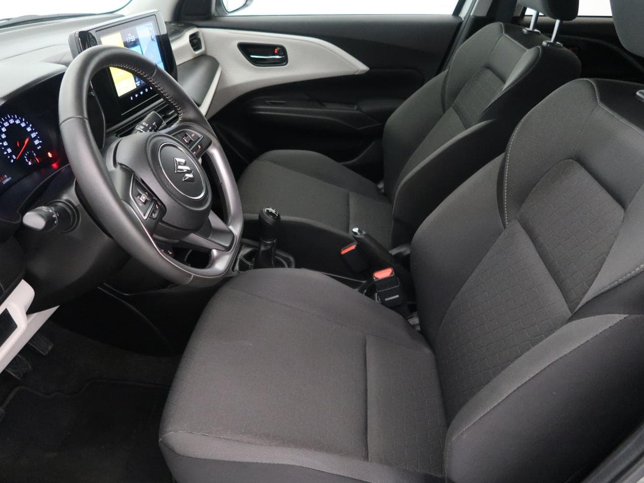 2025 Suzuki SWIFT - 16