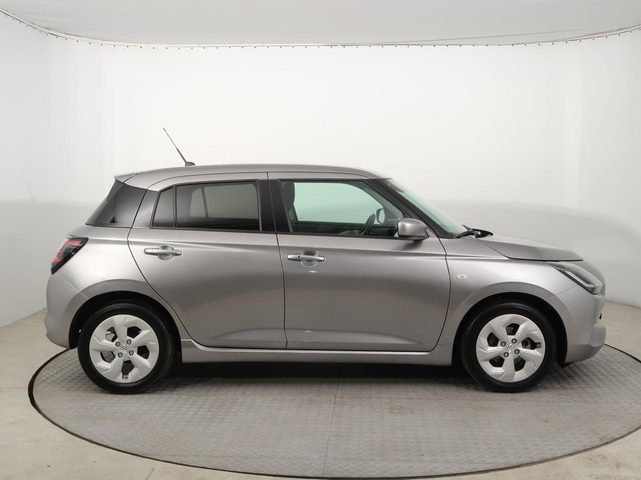 2025 Suzuki SWIFT - 8