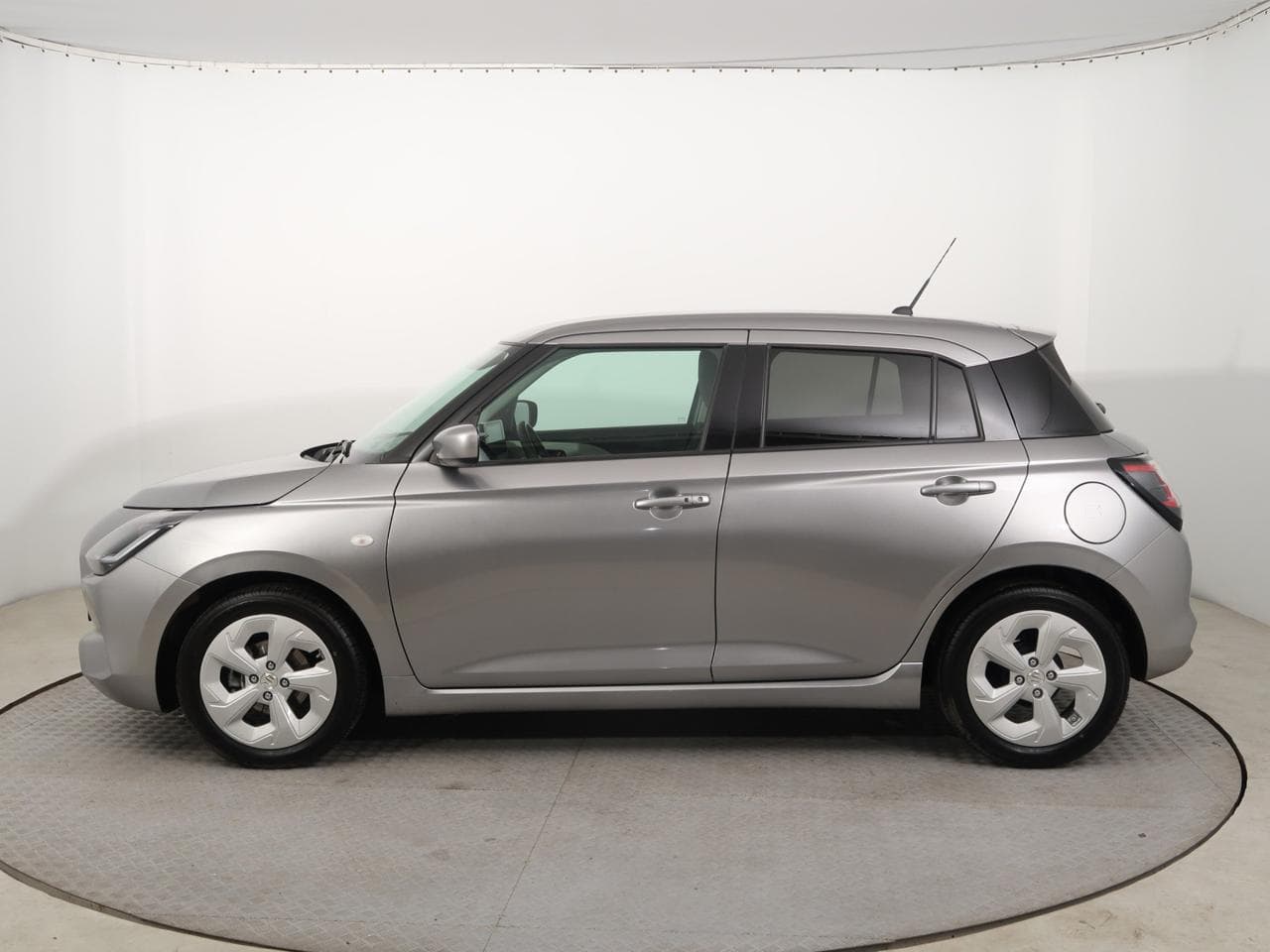 2025 Suzuki SWIFT - 4