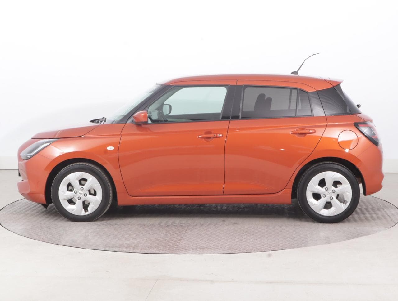 2025 Suzuki SWIFT - 4