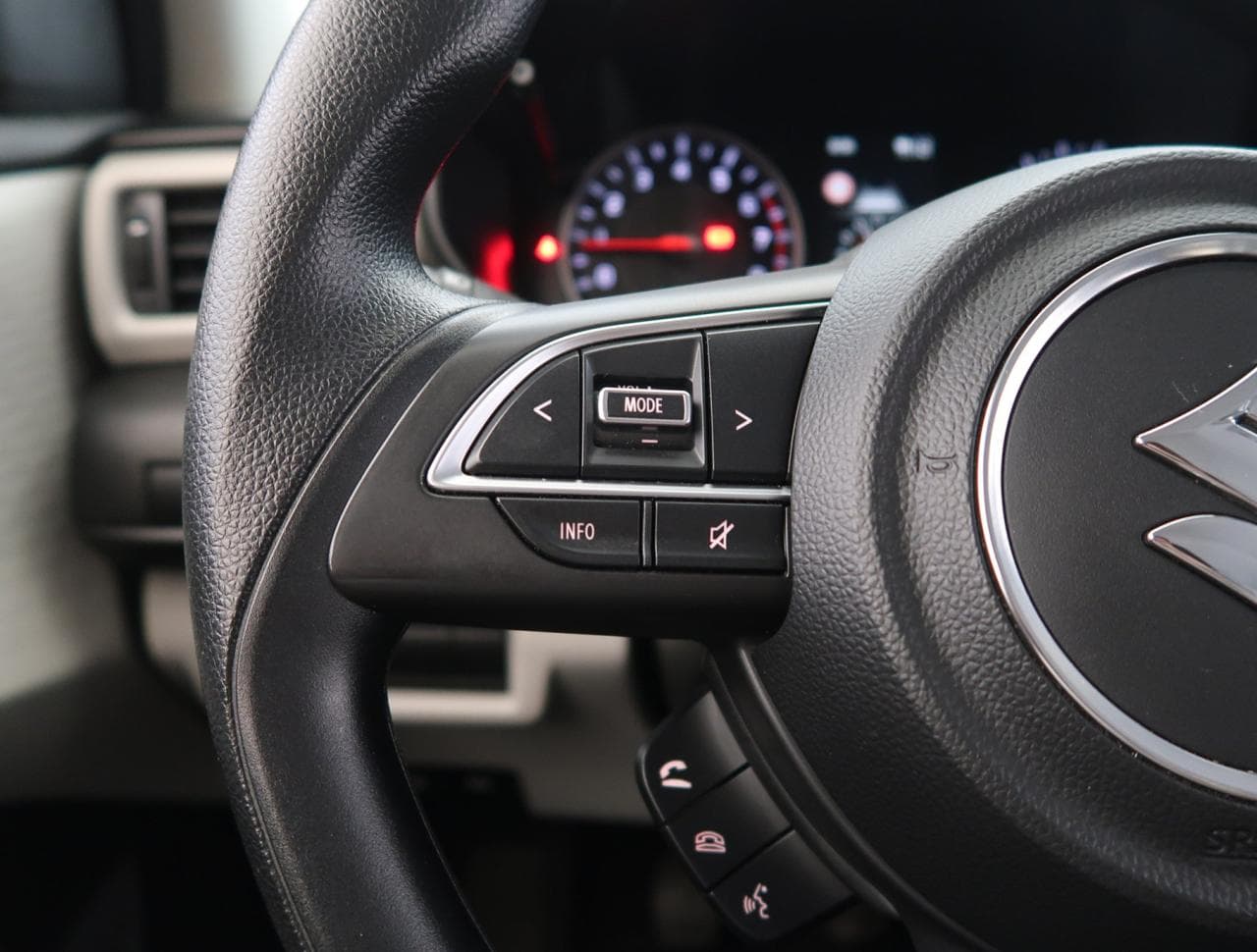 2025 Suzuki SWIFT - 20